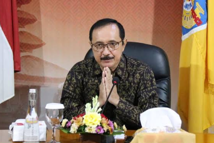 DENPASAR, BALINEWS.ID - Gubernur Bali, Wayan Koster, melakukan langkah besar dengan merolling posisi para pejabat tinggi di lingkup Pemprov Bali. Mutasi dan pe…