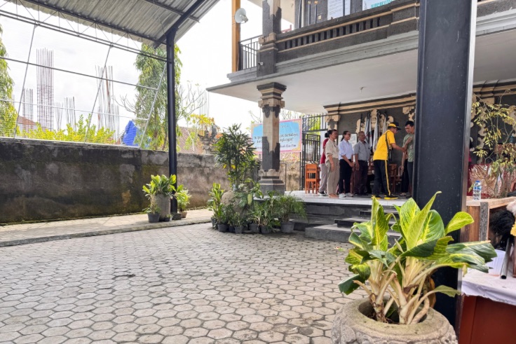 DENPASAR, BALINEWS.ID - Pihak SMP PGRI 7 Denpasar membantah adanya aksi perundungan (bullying) terhadap seorang siswi berinisial C (14) yang belakangan viral d…