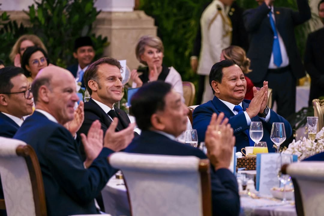VIRAL, Balinews.id - Sebuah video yang memperlihatkan momen bersulang antara Presiden Indonesia, Prabowo Subianto, dan Presiden Prancis, Emmanuel Macron, dalam…