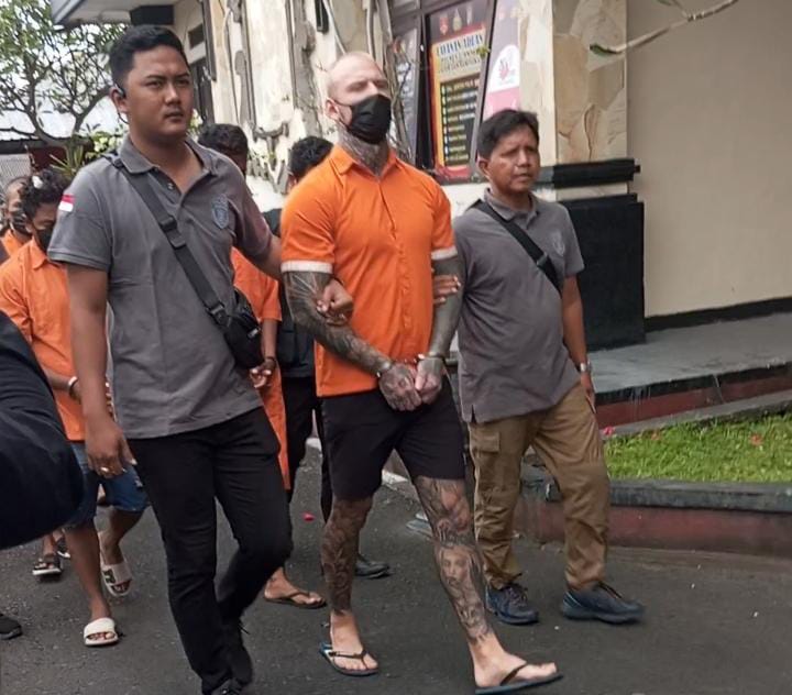 GIANYAR, BALINEWS.ID - Seorang petinju asal Negara Inggris inisial LO (22) melakukan tindak pidana pemukulan terhadap korban Alit (35) asal Ubud, Gianyar. Kasu…