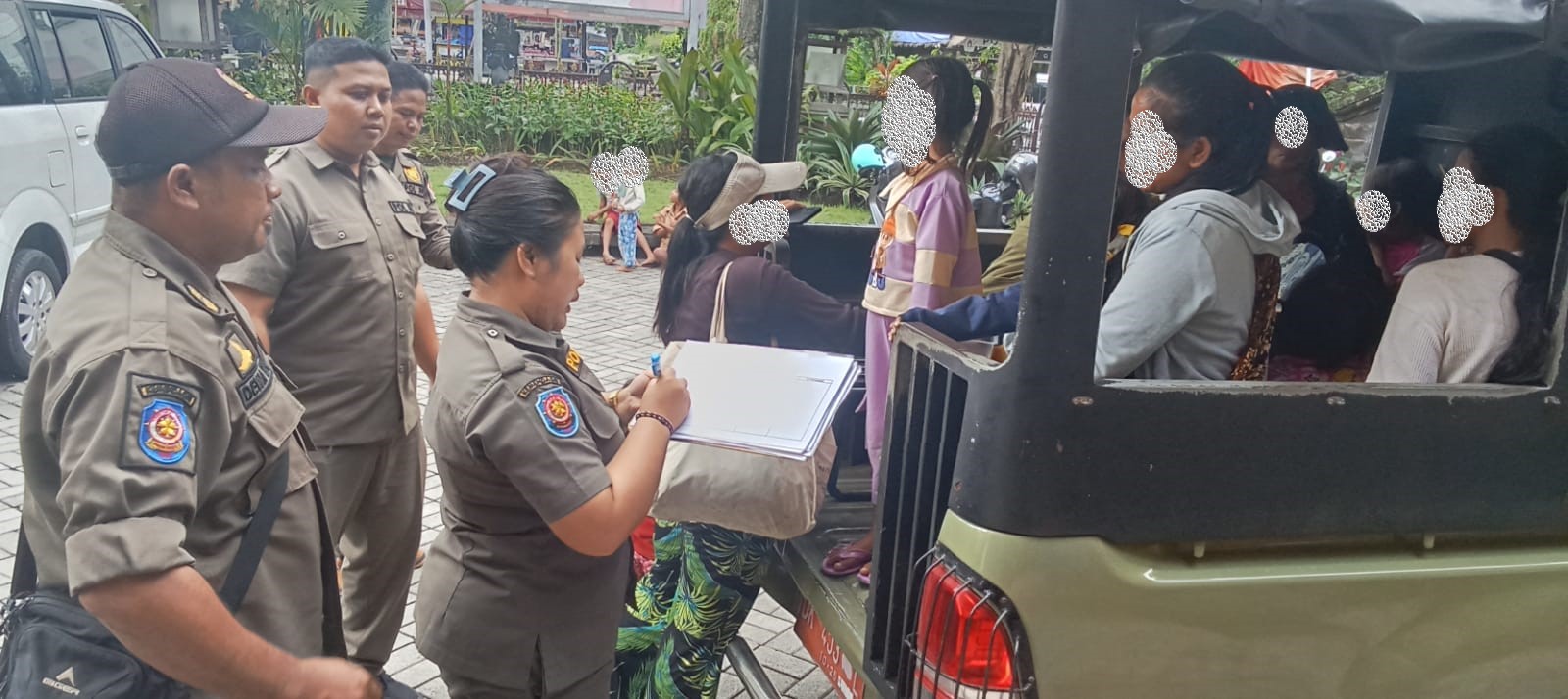 GIANYAR, BALINEWS.ID – Satuan Polisi Pamong Praja (Satpol PP) Kabupaten Gianyar kembali melakukan penertiban terhadap gelandangan dan pengemis (gepeng) yang be…