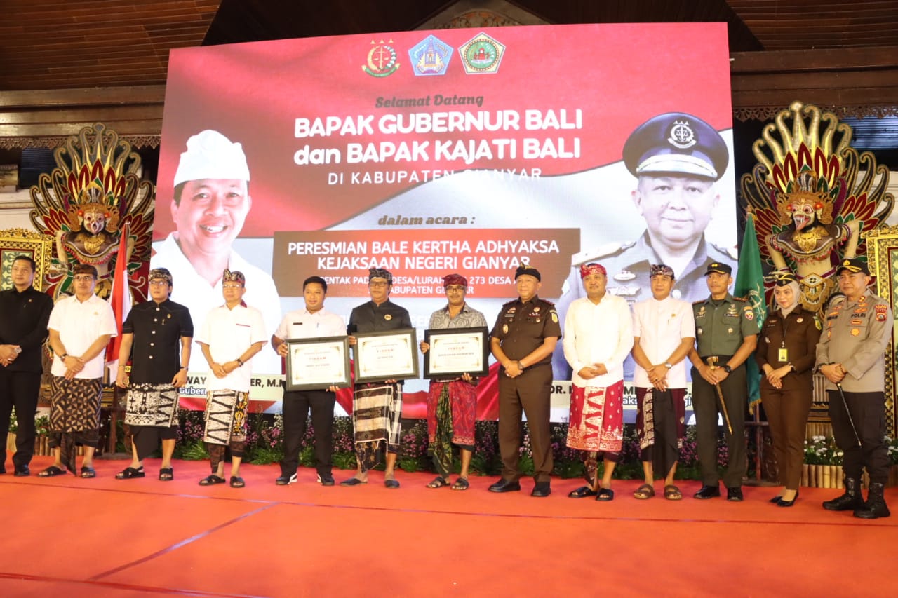 GIANYAR, BALINEWS.ID –Bale Kertha Adhyaksa secara serentak di 70 desa/kelurahan dan 273 desa adat se-Kabupaten Gianyar, pada Rabu (21/5). Kepala Kejaksaan Ting…