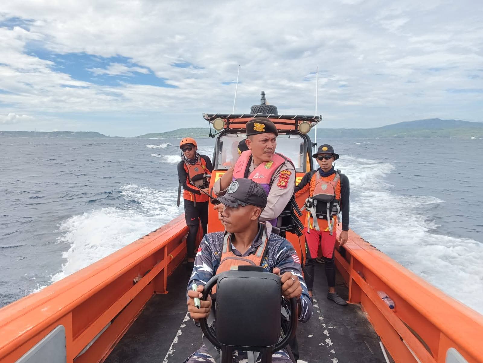 KLUNGKUNG, BALINEWS.ID – Seorang warga asal Nusa Tenggara Timur (NTT), Rofinus Gheda Piku (48), diduga terjatuh ke laut saat memancing di tebing Pantai Paranga…