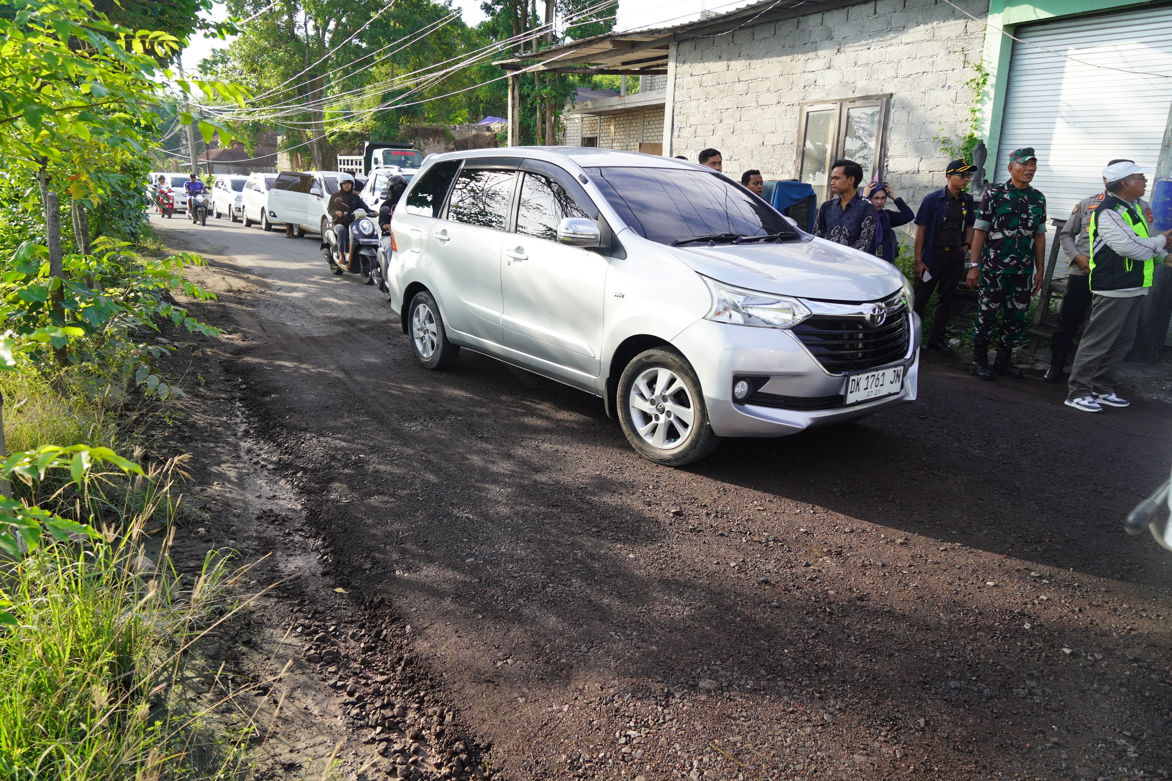 KLUNGKUNG, BALINEWS.ID - Pemerintah Kabupaten Klungkung mulai menggiatkan program pemeliharaan dan pelebaran infrastruktur jalan di Kecamatan Nusa Penida. Lang…