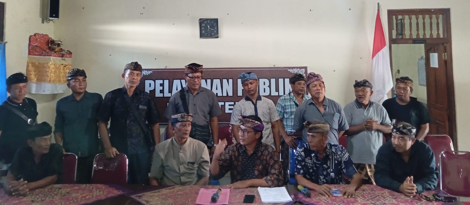 GIANYAR, BALINEWS.ID – Warga dari tiga Banjar di Desa Temesi, Kecamatan Gianyar, menyatakan penolakan tegas terhadap rencana pemindahan Tempat Pembuangan Akhir…