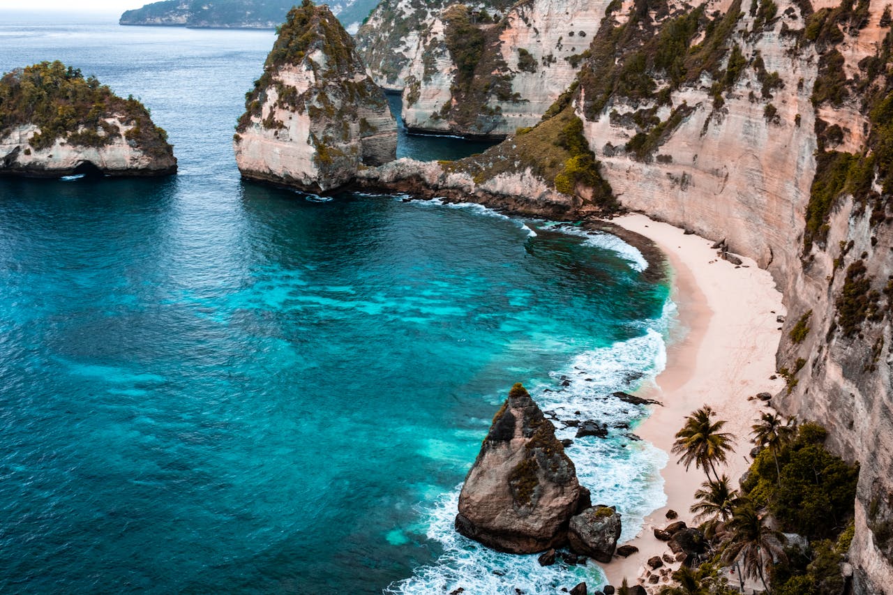 PARISIWATA, Balinews.id - Bali kembali mencuri perhatian dunia. Pulau Dewata dinobatkan sebagai pulau terindah di dunia tahun 2025 berdasarkan studi yang dilak…
