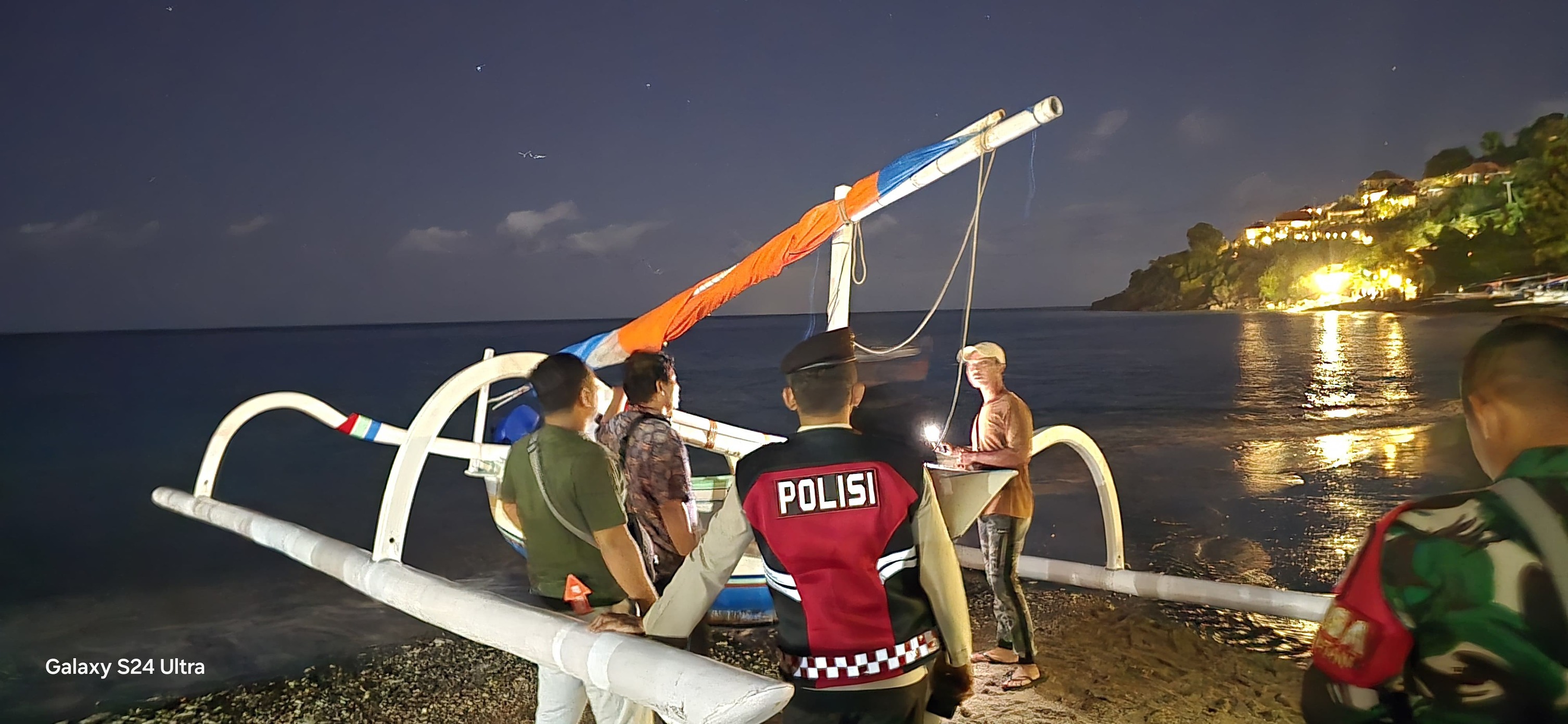 KARANGASEM, BALINEWS.ID — Sebuah sampan tanpa awak ditemukan mengapung di perairan Pantai Lipah, Desa Bunutan, Kecamatan Abang, Karangasem, pada Jumat (6/6/202…