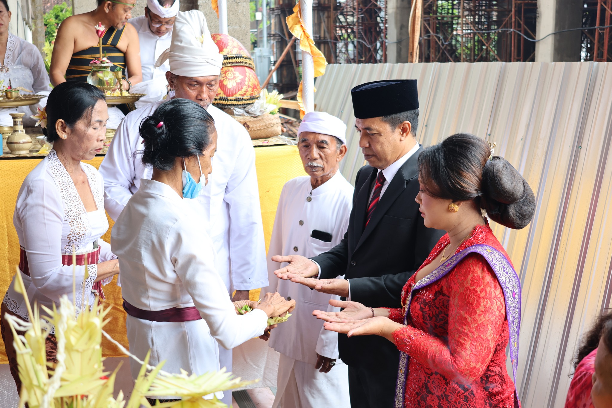 GIANYAR, BALINEWS.ID - I Made "Gubag" Sudariana, ST, resmi dilantik sebagai anggota DPRD Kabupaten Gianyar menggantikan I Nyoman Kandel, SH, yang diberhentikan…