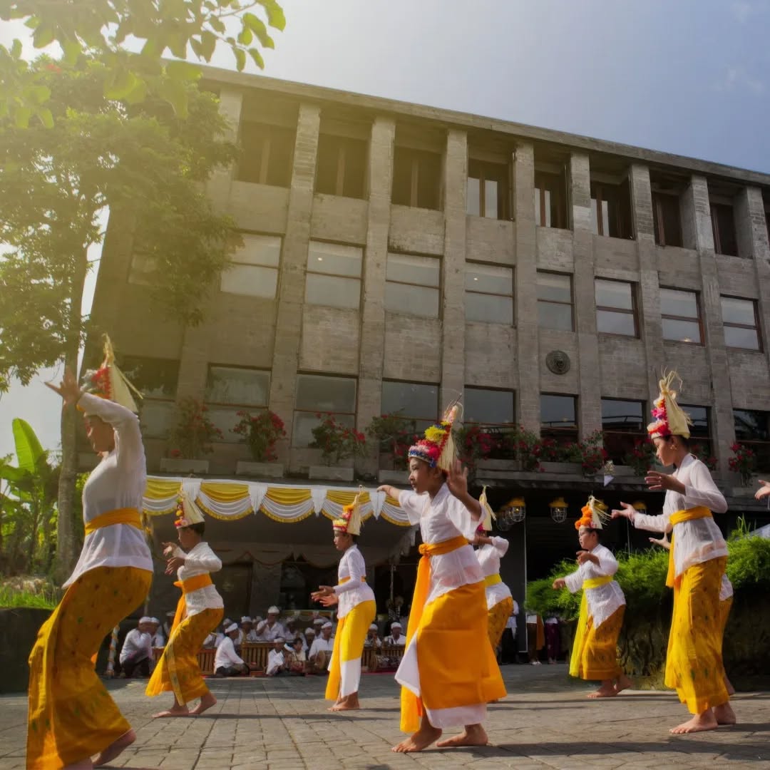 GIANYAR, BALINEWS.ID – Investor mengklaim akan menelola Parq Ubud. Padahal, sebelumnya, Parq ini ditutup karena pelanggaran perizinan dan lahan sawah. Pemerint…