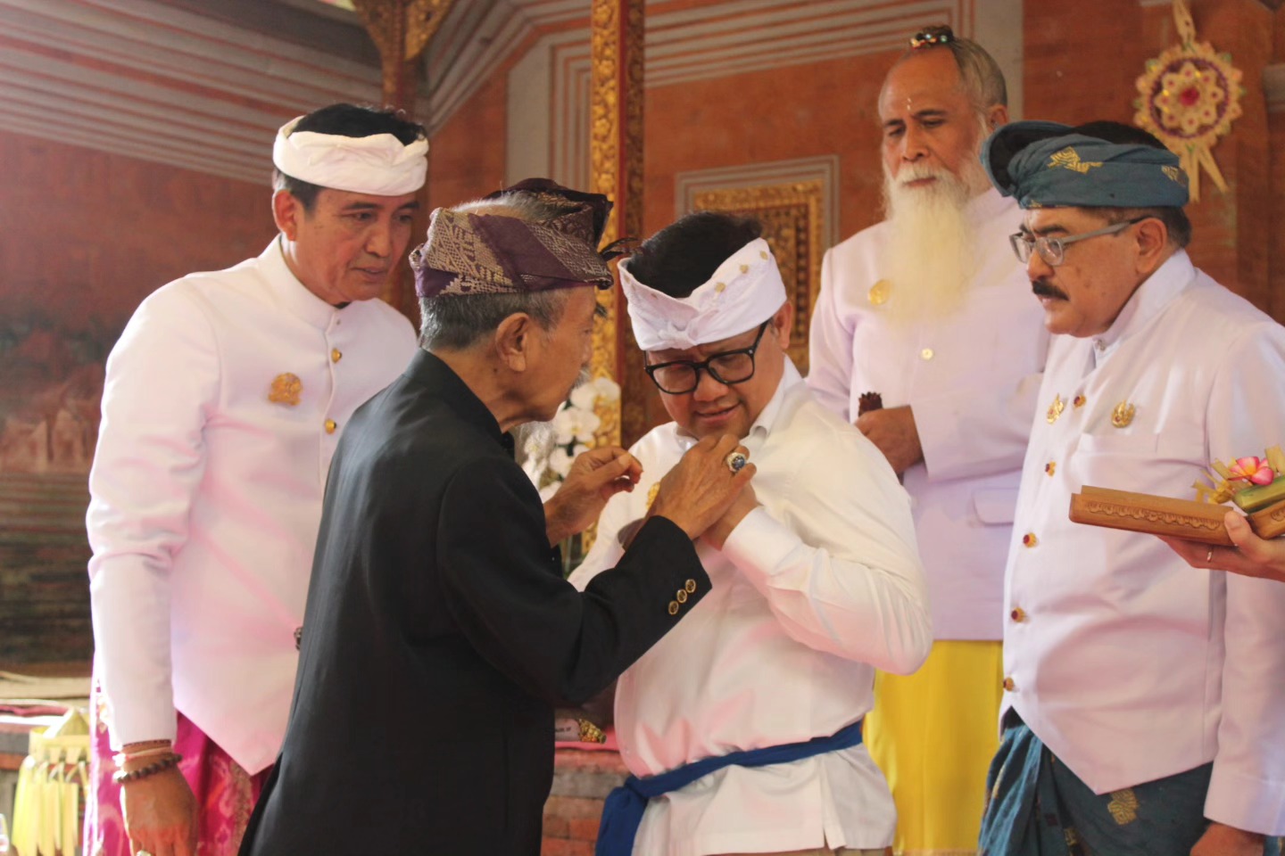 GIANYAR, BALINEWS.ID - Menteri Koordinator Bidang Pemberdayaan Masyarakat (Menko PM) Abdul Muhaimin Iskandar atau Cak Imin menerima tanda kehormatan dari Puri …