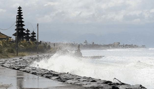 BADUNG, Balinews.id - Masyarakat Bali diminta untuk meningkatkan kewaspadaan terhadap potensi banjir rob yang diperkirakan akan terjadi di sejumlah wilayah pes…