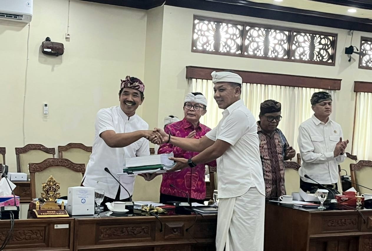 DENPASAR, Balinews.id - Komisi I DPRD Provinsi Bali memberikan rekomendasi agar 45 usaha yang beroperasi di kawasan Pantai Bingin, Kuta Selatan, segera ditutup…