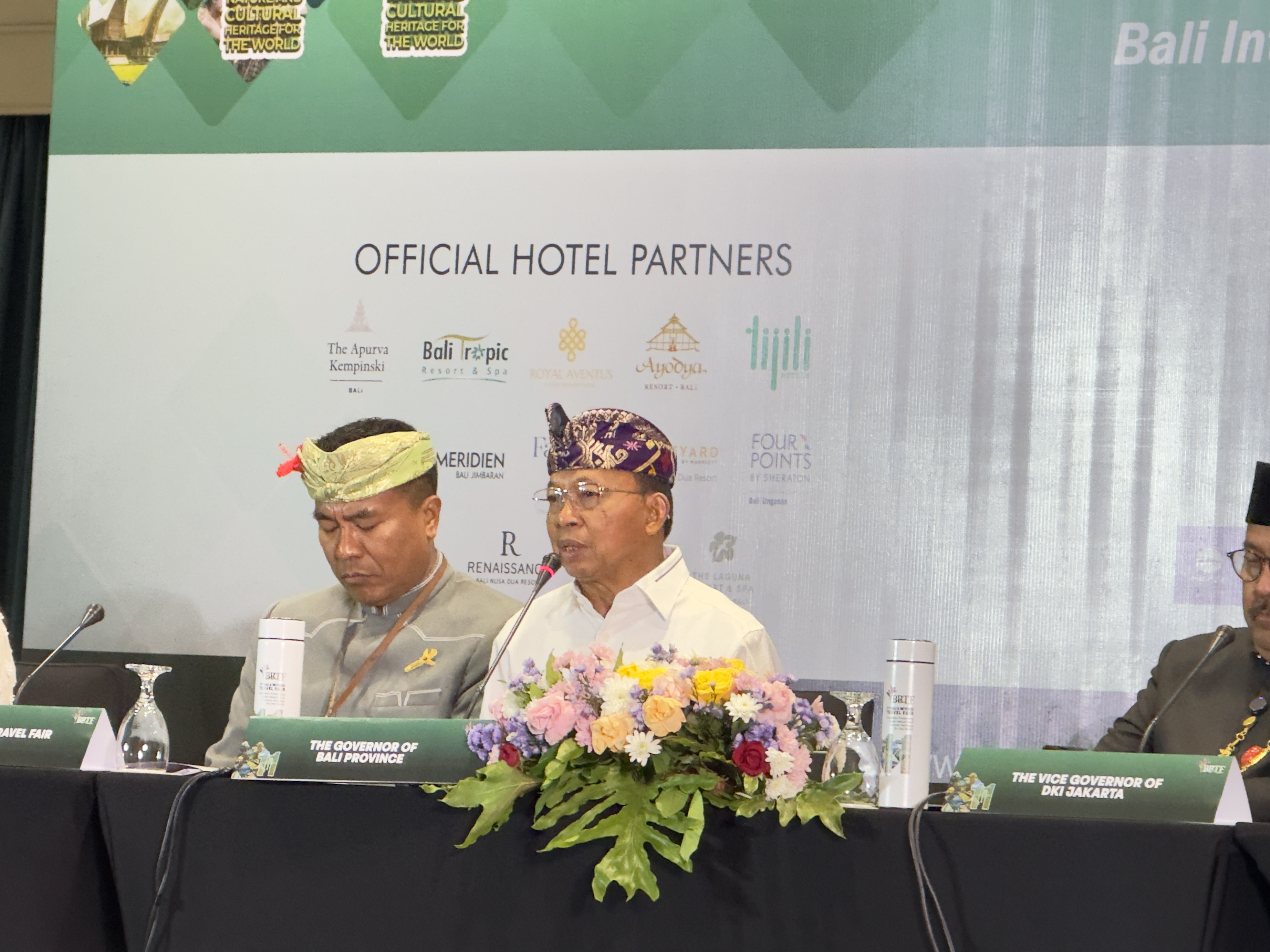 BADUNG, BALINEWS.ID– Gubernur Bali, Wayan Koster, menunjukkan sikap optimistis terhadap pariwisata Bali meski diterpa isi seperti sampah, kemacetan, dan perila…