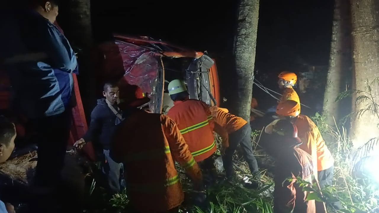 KARANGASEM, BALINEWS.ID — Sebuah truk tangki bermuatan bahan bakar minyak (BBM) solar dengan 10 roda terguling di Jalan Ida Ketut Jelantik, Desa Kertha Mandala…