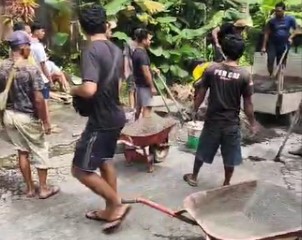 GIANYAR, BALINEWS.ID – Warga Banjar Bangkiang Sidem dan Banjar Sebali, Desa Keliki, Kecamatan Ubud, Gianyar, melakukan aksi gotong royong dengan menambal jalan…