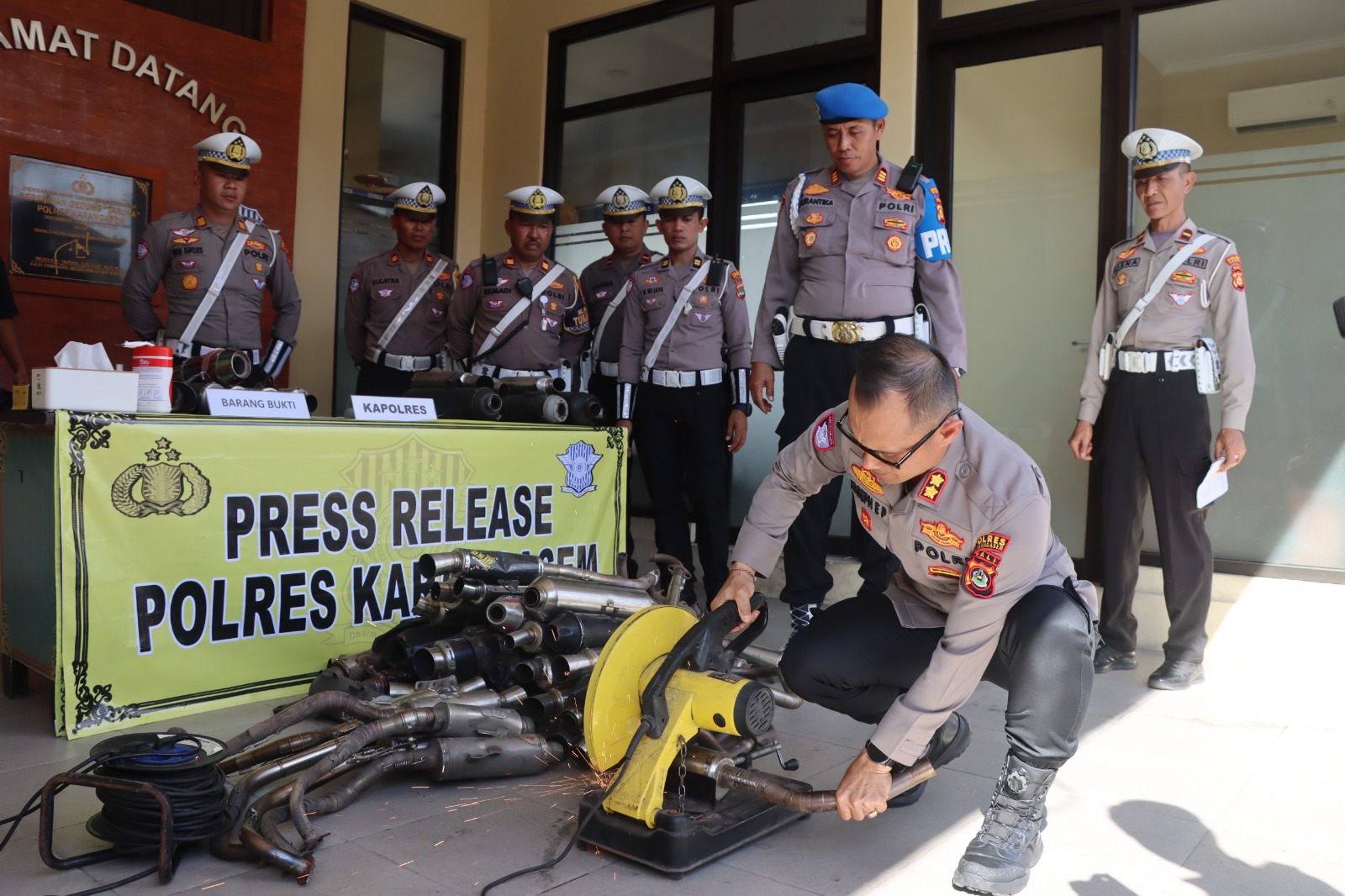 KARANGASEM, BALINEWS.ID – Tak ingin kenyamanan masyarakat terganggu lebih jauh, Polres Karangasem bertindak tegas terhadap pengendara yang menggunakan knalpot …