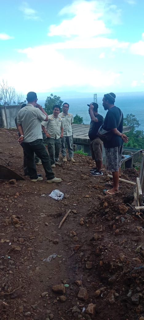 KLUNGKUNG, BALINEWS.ID – Bukit di atas kawasan suci Pura Goa Lawah, tepatnya di wilayah Bukit Tengah, Desa Pesinggahan, Kecamatan Dawan, tampak sudah gundul im…