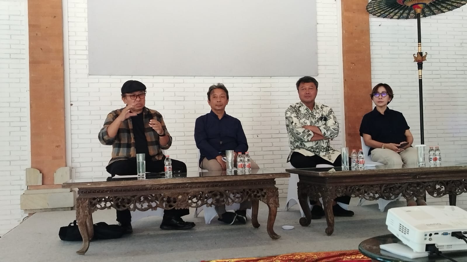 GIANYAR, BALINEWS.ID - Komitmen Neka Art Museum dalam pelestarian budaya kembali ditegaskan lewat forum diskusi bertajuk "Indonesian Wave versus Global Wave in…
