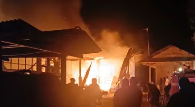BANGLI, BALINEWS.ID – Sebuah peristiwa kebakaran hebat menghanguskan dua unit kandang ayam pedaging milik I Nyoman Subrata di Banjar Tiga, Desa Tiga, Kecamatan…