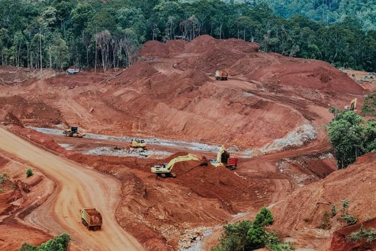 NASIONAL, BALINEWS.ID - Presiden Prabowo Subianto resmi mencabut izin usaha pertambangan (IUP) milik empat perusahaan yang beroperasi di kawasan Raja Ampat, Pa…