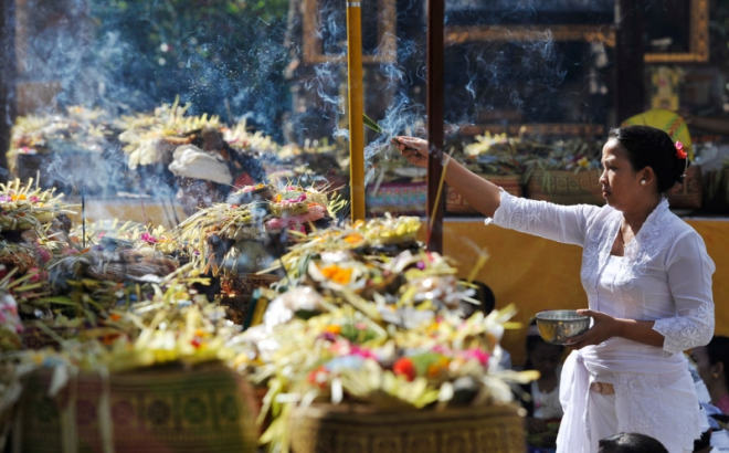 INTERMESO, Balinews.id - Berdasarkan perhitungan kalender Bali pada Juli 2025 terdapat tujuh hari suci Hindu atau rerahinan. Untuk mengetahui lebih lengkap, be…