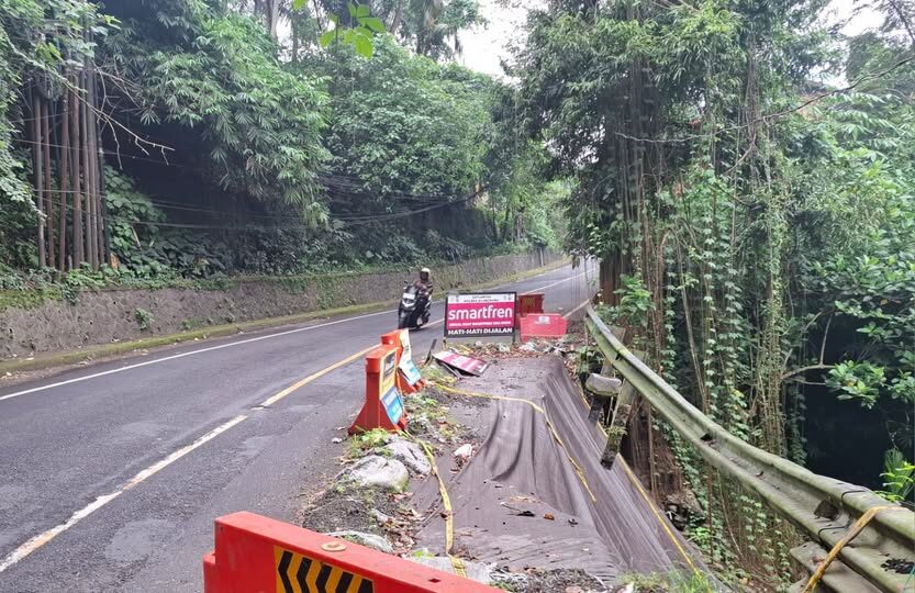 KLUNGKUNG, BALINEWS.ID - Kerusakan parah yang terjadi di jalur penghubung antarkabupaten Gianyar–Klungkung, tepatnya di wilayah Banjar Umasalakan, Desa Takmung…
