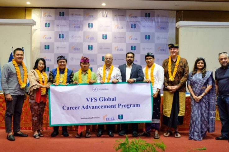 DENPASAR, BALINEWS.ID - A milestone achievement has been reached in Bali's educational landscape as 200 students from SMK Pariwisata Harapan successfully compl…