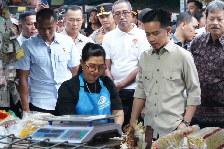 TABANAN, BALINEWS.ID - Wakil Presiden Gibran Rakabuming Raka bersama Gubernur Bali Wayan Koster, melakukan kunjungan ke Pasar Dauh Pala, Tabanan, Sabtu pagi (5…