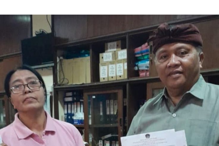 DENPASAR, Balinews.id - Polemik mengenai kewenangan Majelis Desa Adat (MDA) Bali kembali mencuat. Kali ini, Jro Bendesa Adat Batuyang, Guru Made Sukarta, langs…
