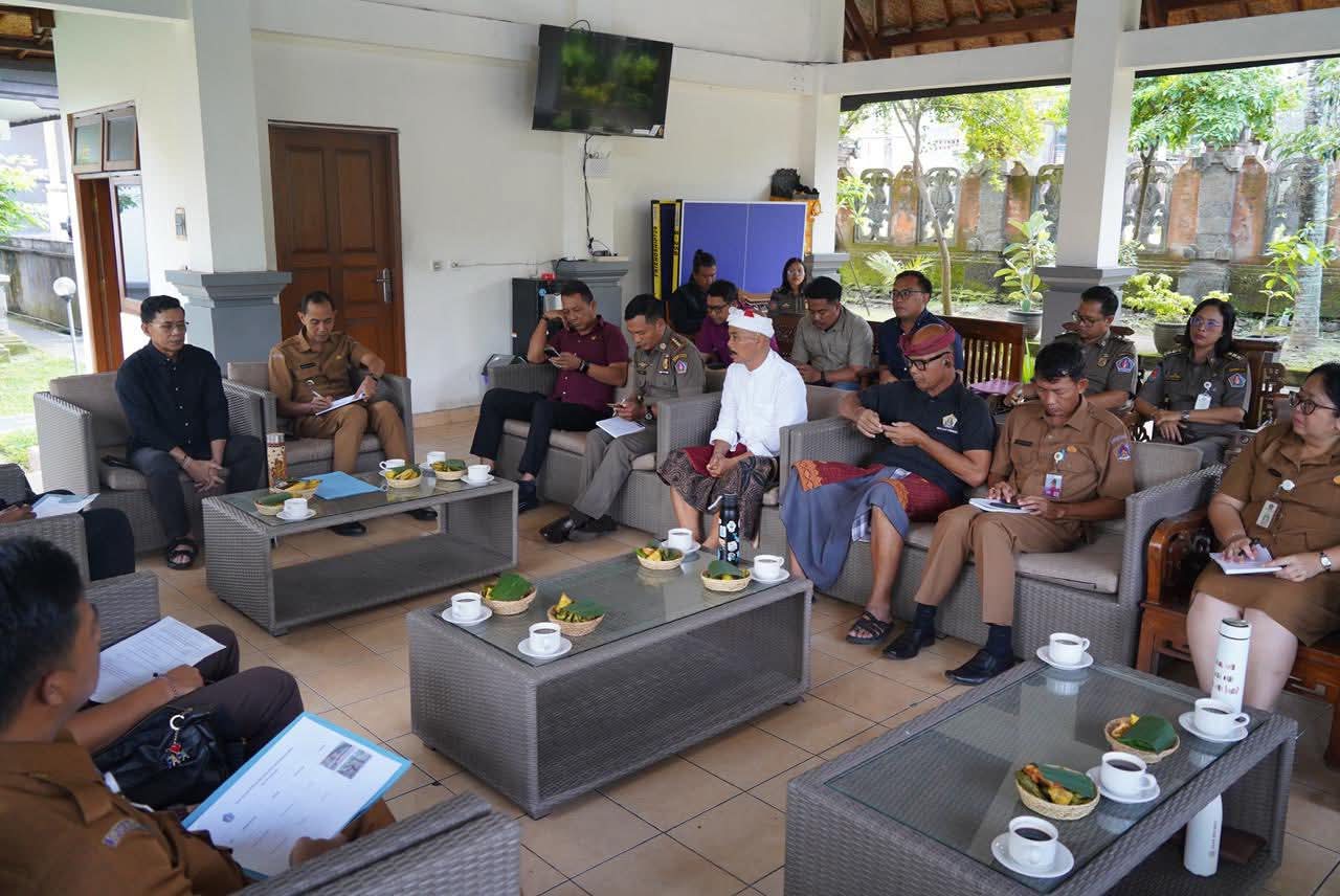 KLUNGKUNG, BALINEWS.ID – Bupati Klungkung, I Made Satria, secara tegas memerintahkan penghentian seluruh aktivitas pengerukan di Bukit Gunaksa, Kecamatan Dawan…