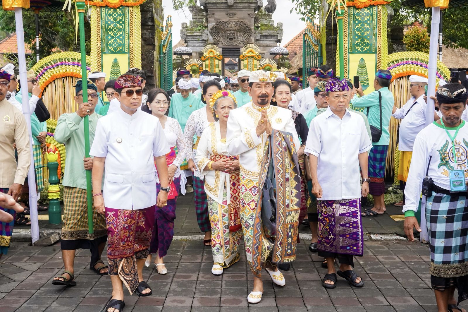 BADUNG, BALINEWS.ID – Mantan Bupati Badung dua periode sekaligus tokoh nasional, Anak Agung Gde Agung (76), resmi menjalani prosesi Mebhiseka Ida Cokorda sebag…