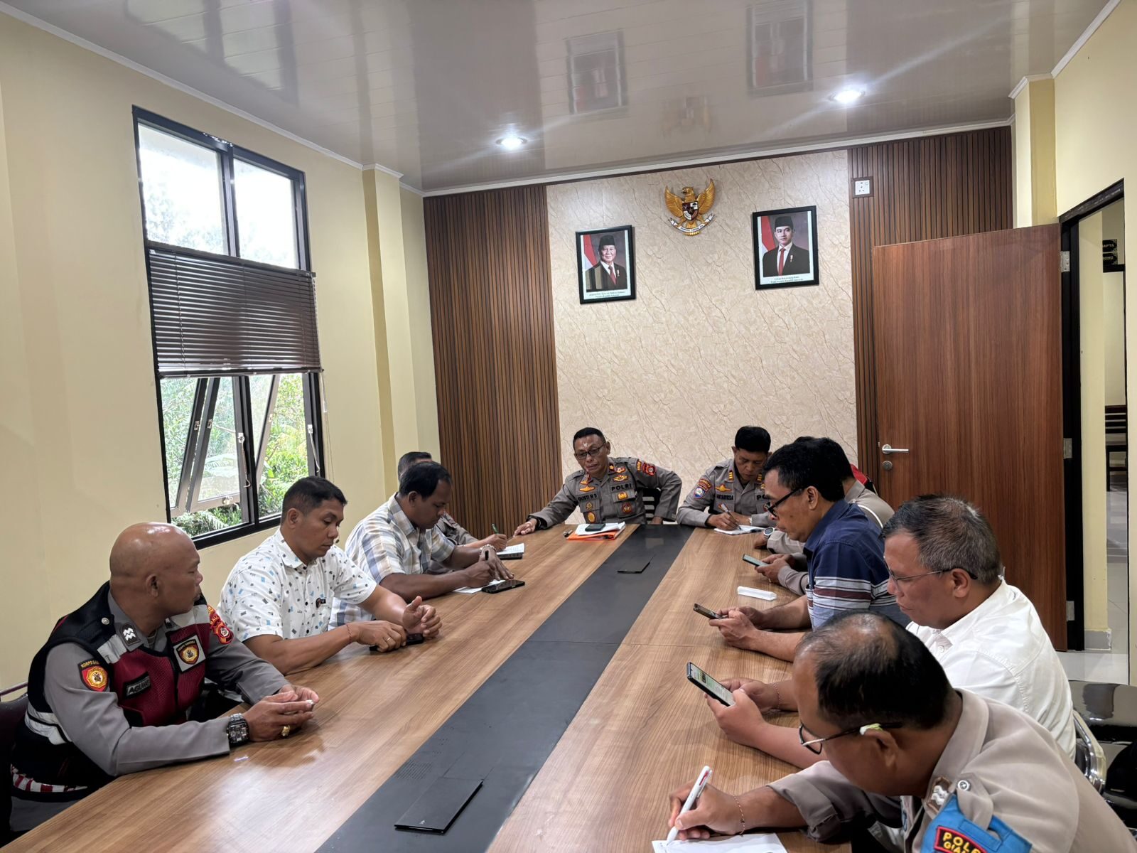 GIANYAR, BALINEWS.ID - Upaya menciptakan kawasan wisata Ubud yang tertib, bersih, dan nyaman terus dimantapkan oleh Polsek Ubud. Pada Rabu (30/7/2025) pagi, ja…