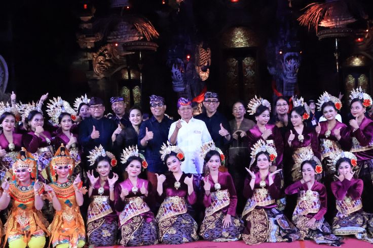 BALINEWS.ID, DENPASAR - Gubernur Bali Wayan Koster mengapresiasi tinggi penampilan para seniman muda dari Duta Kabupaten Klungkung dan Kota Denpasar dalam Para…