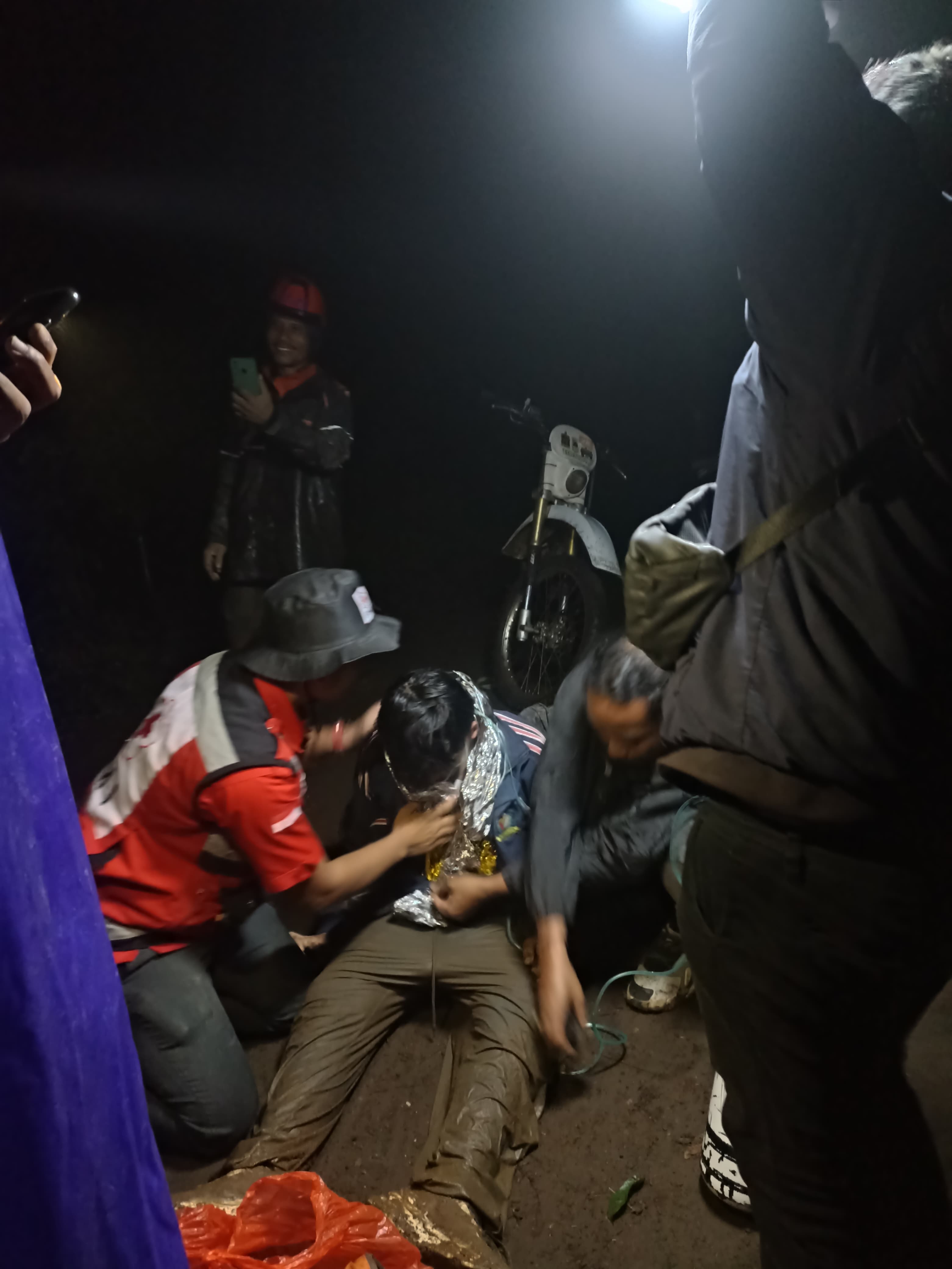 BANGLI, BALINEWS.ID – Seorang pendaki asal luar Bali bernama Ozy dilaporkan mengalami sesak napas saat mendaki Gunung Abang, Jumat (4/7/2025). Informasi terseb…