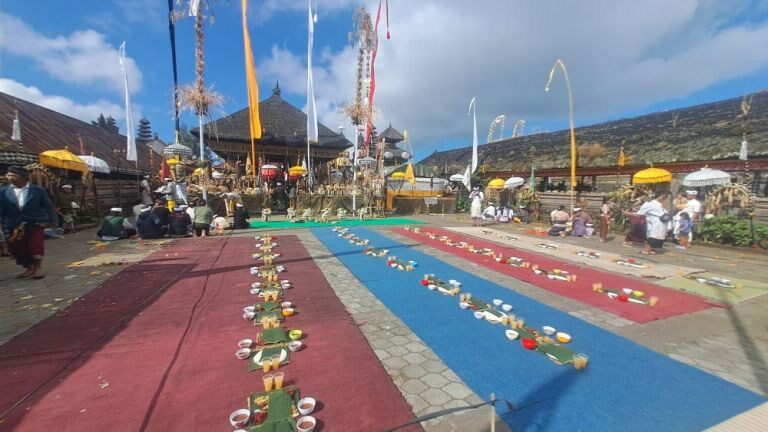 BANGLI, BALINEWS.ID - Desa Adat Batur, Kecamatan Kintamani, Kabupaten Bangli, tengah melaksanakan dua upacara agung, Ngusaba Desa dan Ngusaba Dimel, tahun Saka…