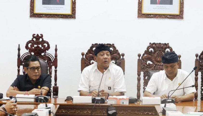 GIANYAR, BALINEWS.ID - Komisi IV DPRD Kabupaten Gianyar mengadakan rapat kerja bersama Dinas Pendidikan serta Dinas Kebudayaan pada Selasa (26/8/25). Rapat ini…