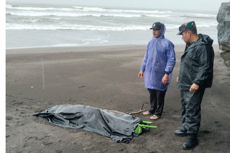 TABANAN, BALINEWS.ID - Pencarian terhadap tiga warga asal Jember yang terseret arus saat memancing di Pantai Mengening, Desa Cemagi, Kecamatan Mengwi, Kabupate…