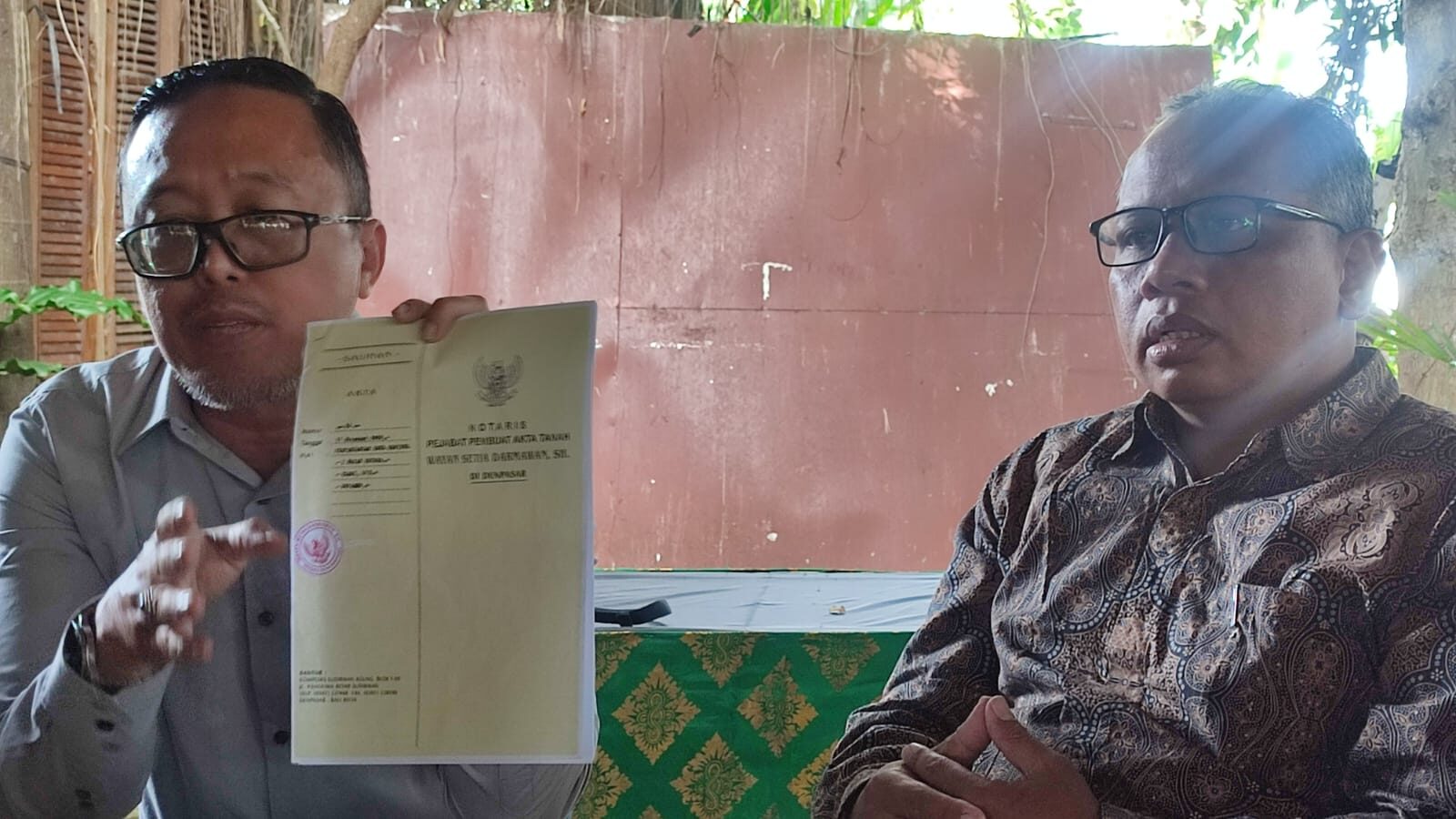 DENPASAR, BALINEWS.ID - Ketua Yayasan Cendikia Madani Bali (YICMB) Wasit Pamungkas sayangkan sikap kedua pengurus yang diminta untuk memberikan uang sewa kontr…