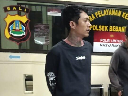 KARANGASEM, BALINEWS.ID —Ulah seorang pria berinisial WNW (32) asal Bebandem, Karangasem, berakhir di balik jeruji besi. Ia ditangkap polisi karena diduga mela…