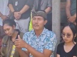 GIANYAR, BALINEWS.ID - Wayan Eka Putra, ayah dari bayi berusia empat bulan yang meninggal di RSUD Sanjiwani Gianyar, menyatakan telah mengikhlaskan kepergian p…