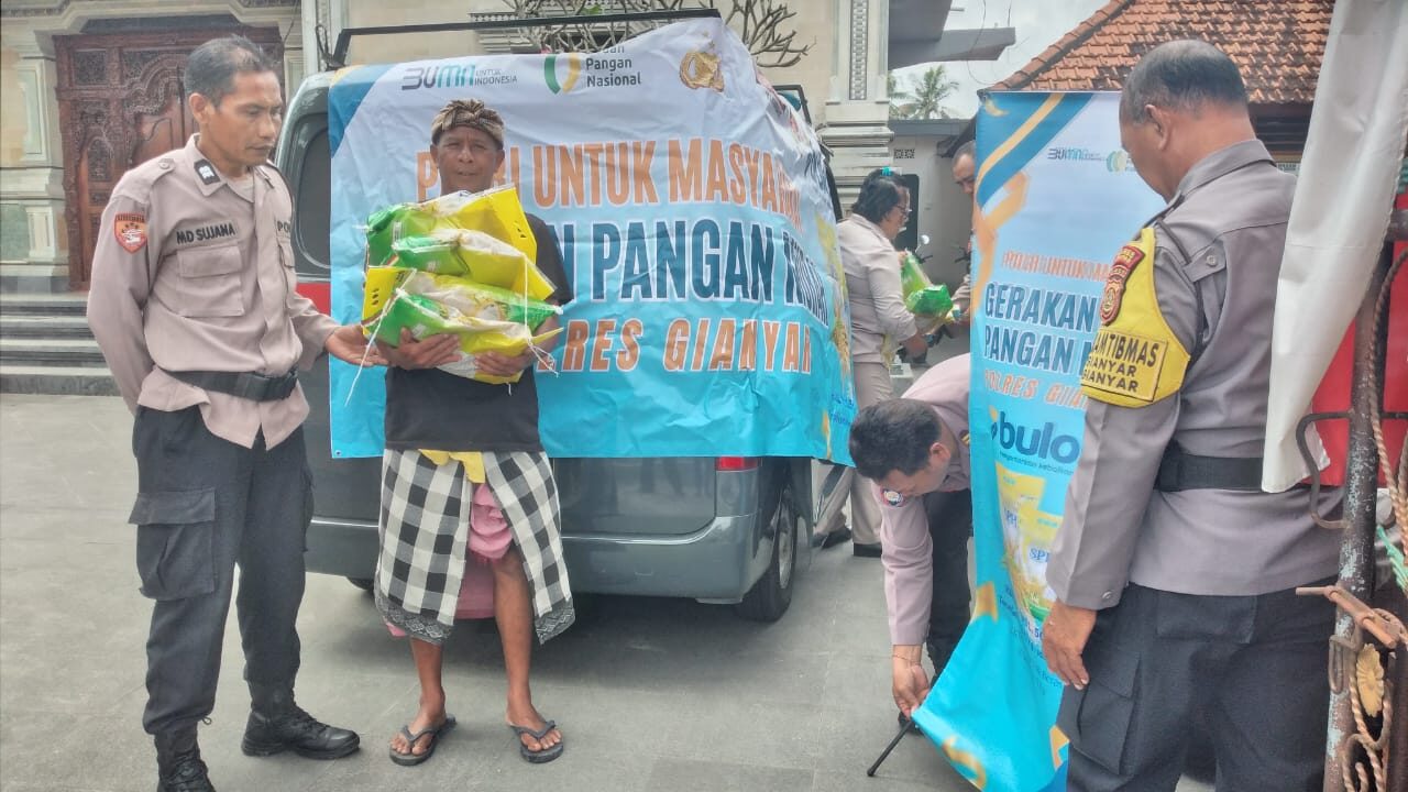 GIANYAR, BALINEWS.ID - Dalam rangka mendukung program pemerintah melalui Perum Bulog, Polsek Gianyar Polres Gianyar menggelar kegiatan Gerakan Pangan Murah (GP…