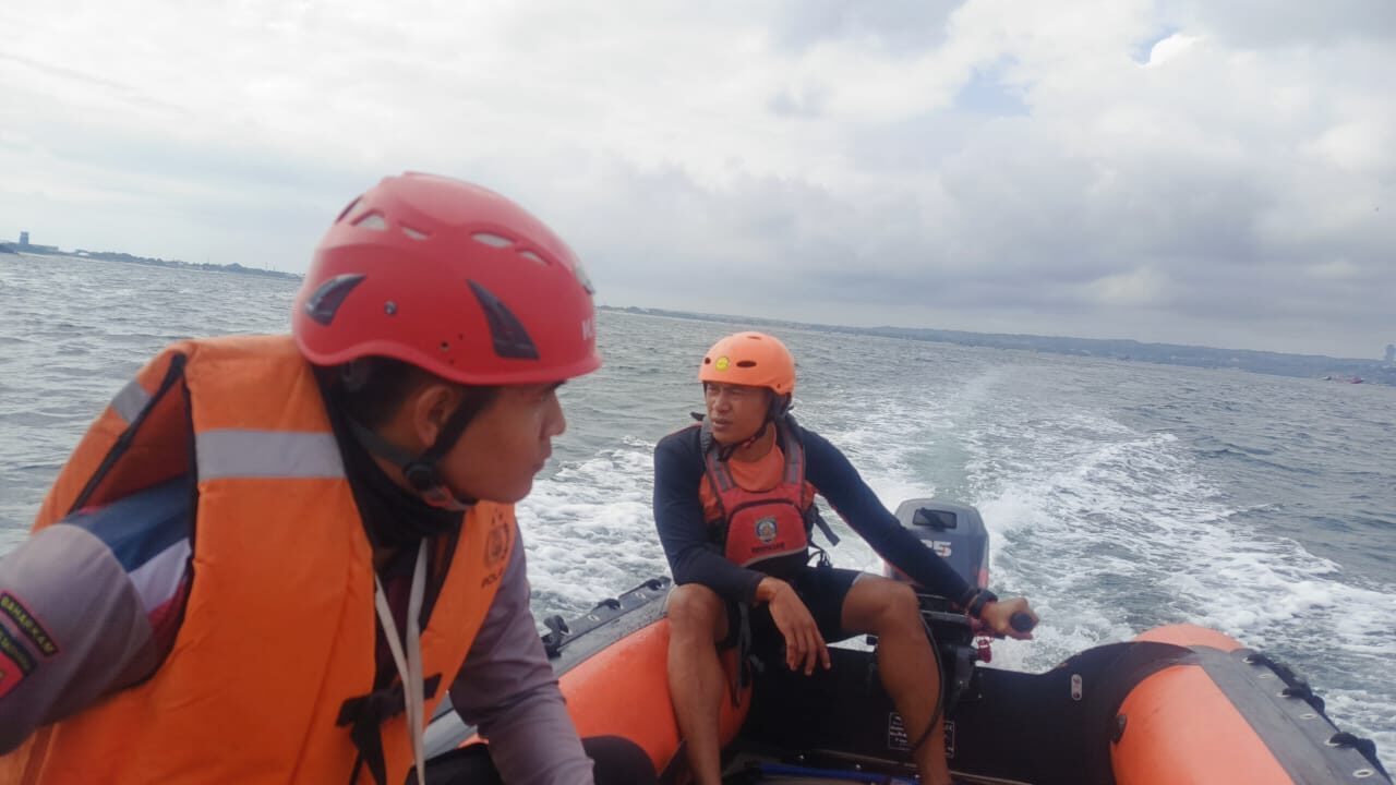 BADUNG – Suasana di Pantai Berawa, Desa Tibubeneng, Kecamatan Kuta Utara, Badung, mendadak panik pada Senin (18/8/2025) sore. Seorang pengunjung bernama Sebast…