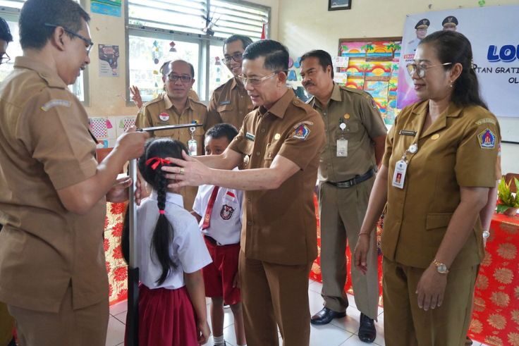 KLUNGKUNG, BALINEWS.ID – Bupati Klungkung I Made Satria meresmikan Program Cek Kesehatan Gratis (CKG) untuk anak sekolah, yang diluncurkan di SD Negeri 2 Bakas…
