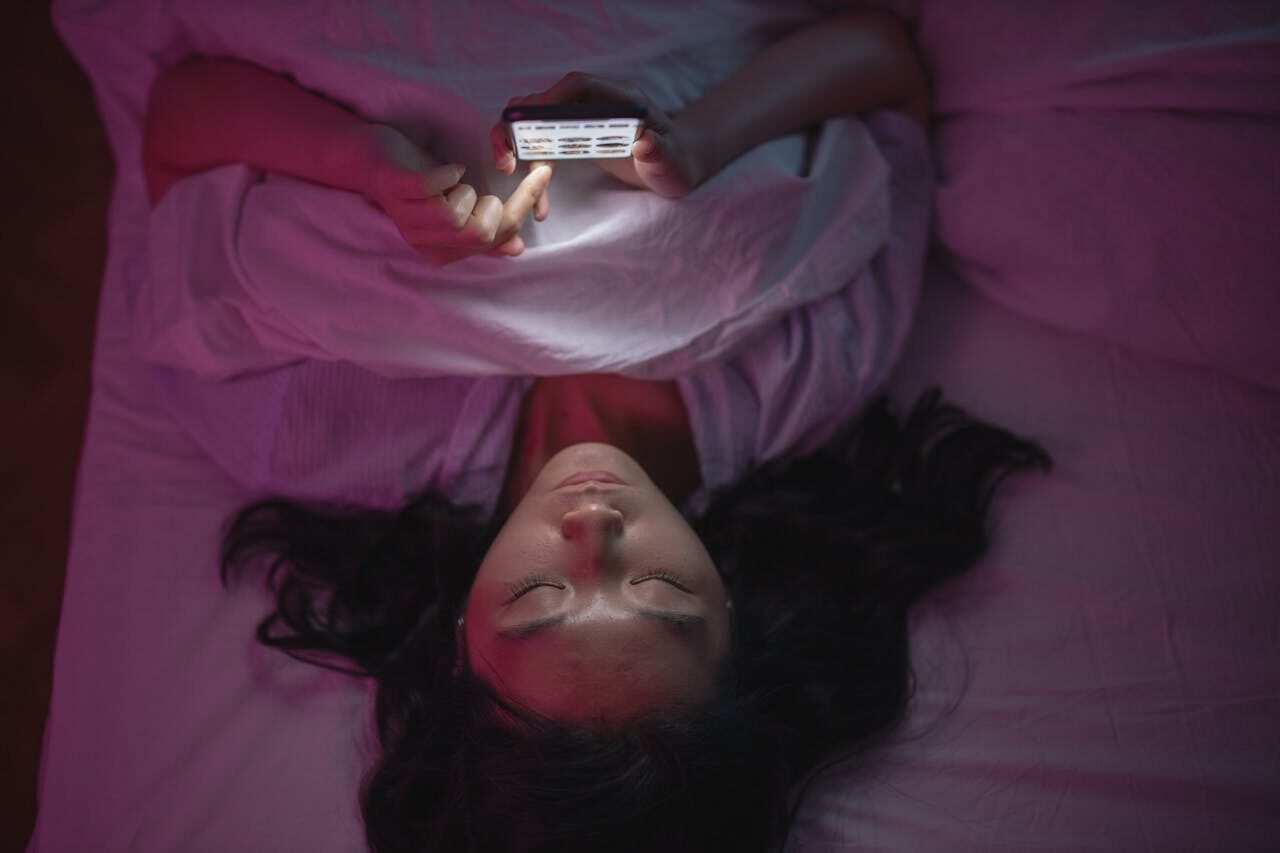 INTERMESSO, BALINEWS.ID - Pernahkah hanya ingin membuka media sosial sebentar saja namun berujung malah berujung berjam-jam? Jempolmu asyik scrolling layar di …