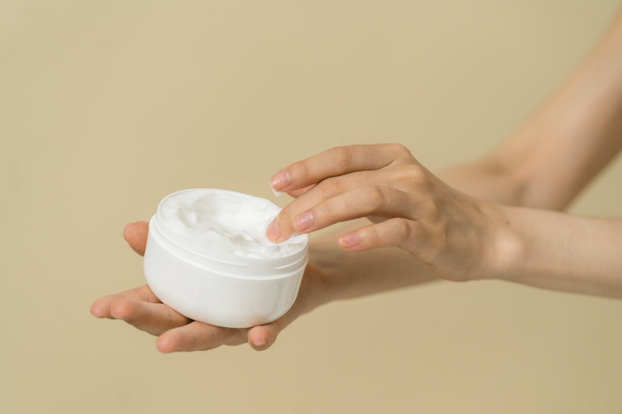 NASIONAL, BALINEWS.ID - Badan Pengawas Obat dan Makanan (BPOM) mengumumkan pencabutan izin edar terhadap 21 produk kosmetik setelah ditemukan pelanggaran kompo…