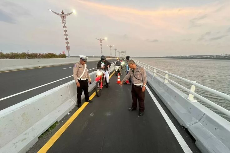 BADUNG, BALINEWS.ID – Kecelakaan maut terjadi di Jalan Tol Bali Mandara, tepatnya di Km 2.400 wilayah Mumbul, Kuta Selatan, Kabupaten Badung, Selasa (2/9/2025)…