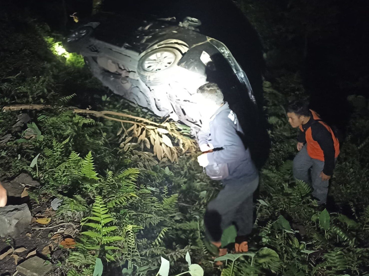 KLUNGKUNG, BALINEWS.ID - Sebuah kecelakaan tunggal menimpa rombongan pemedek asal Jembrana di jalur rawan Bukit Jambul, perbatasan Kabupaten Klungkung–Karangas…