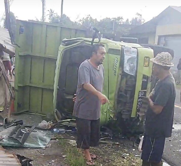 KARANGASEM, BALINEWS.ID – Sebuah truk berwarna hijau dengan nomor polisi DK 8063 MD mengalami kecelakaan di Jalan Raya Nongan menuju Rendang, tepatnya di Banja…