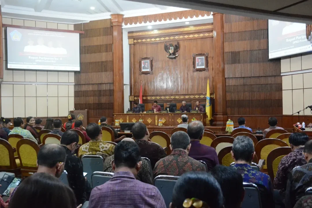 DENPASAR, BALINEWS.ID - Akhirnya, Dewan Perwakilan Rakyat Daerah (DPRD) Provinsi Bali menyetujui usulan larangan taksi online pariwisata berpelat non-DK serta …