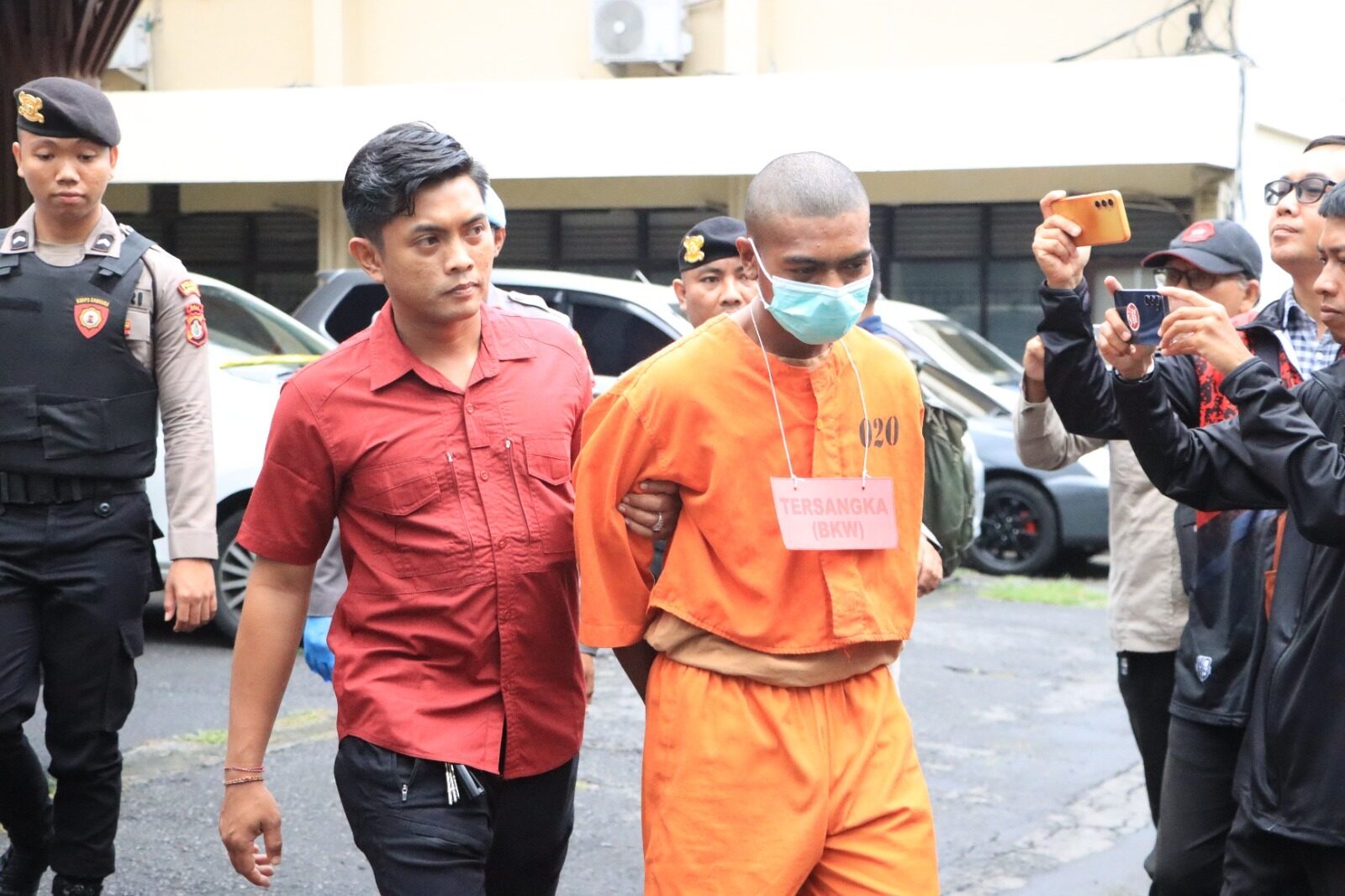 KLUNGKUNG, BALINEWS.ID – Seorang pekerja serabutan berinisial BKW ditangkap polisi setelah diduga melakukan kekerasan seksual terhadap warga negara Kanada, CAC…